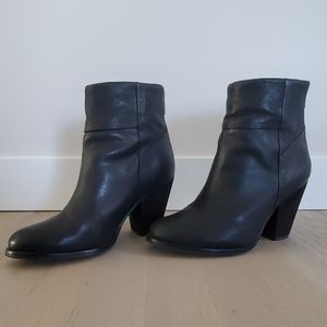 Arturo Chiang Hadley black booties